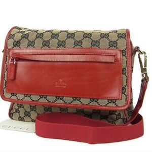 Authentic Gucci GG monogrammed cross body bag. ⭐️